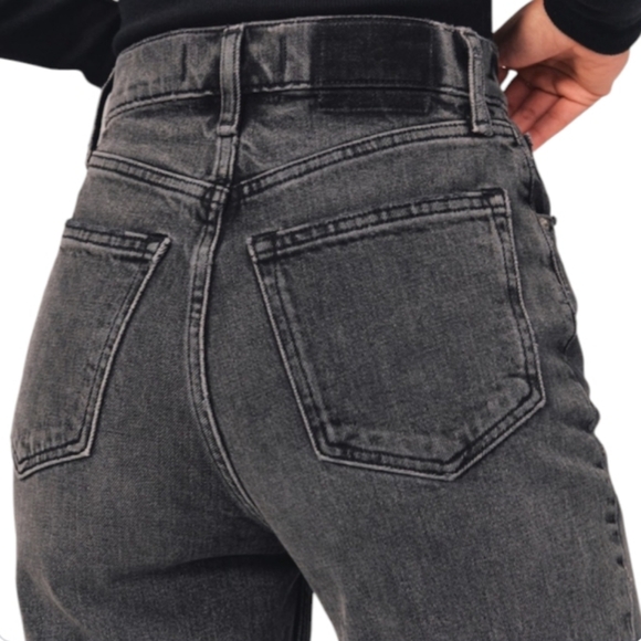 Abercrombie & Fitch The 90s Straight Ultra High Rise Jeans Hem Slit - Picture 2 of 14